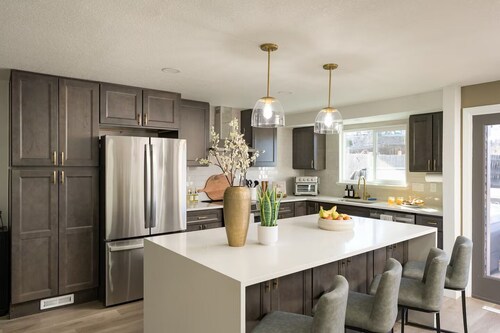 Stunning Lakeview with 4 King Beds and a Hot Tub