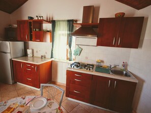 Kühlschrank, Kochgeschirr/Geschirr/Besteck
