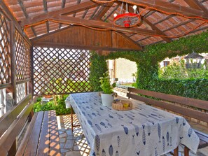 Outdoor dining - Apartment 1021 by Interhome (Fažana)