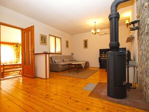 TV - House 975 by Interhome (Fažana)