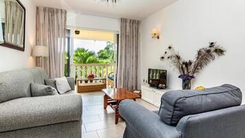 Apartment, Garden View | Living area