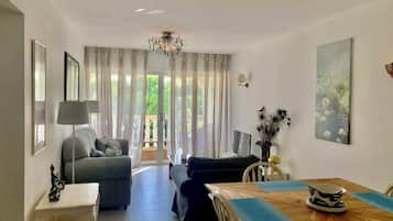 Departamento, vista al jardín | Interior