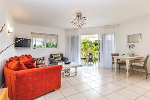 อพาร์ทเมนท์, วิวสระว่ายน้ำ | บริเวณนั่งเล่น