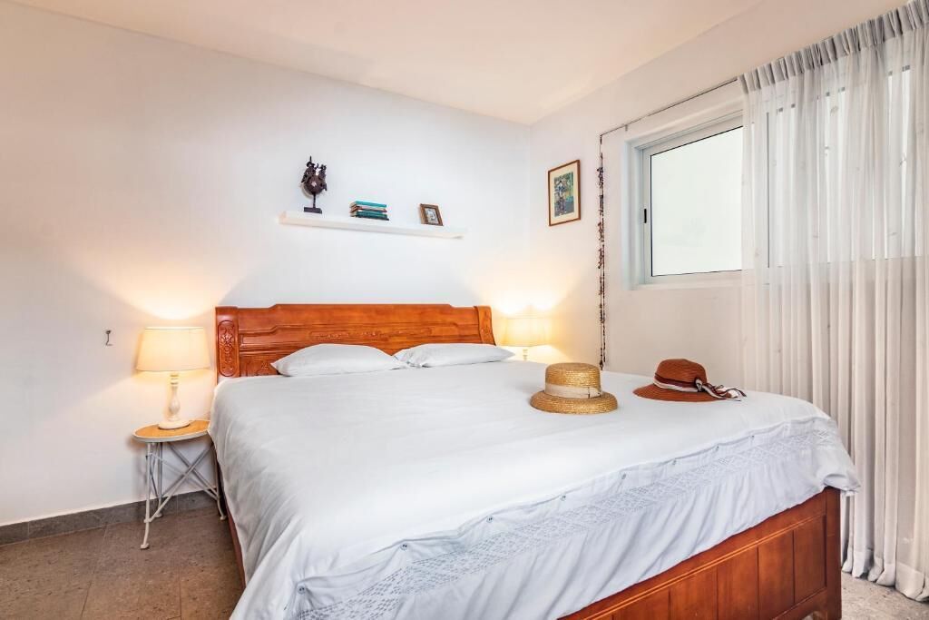 Verduisterende gordijnen, een strijkplank/strijkijzer, gratis wifi