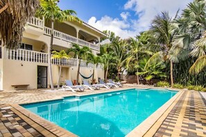 Outdoor pool - Dream Apartments (Jan Thiel)