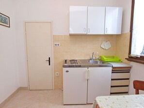 Fridge, cookware/dishes/utensils - Apartment 41 by Interhome (Pula/Banjole)