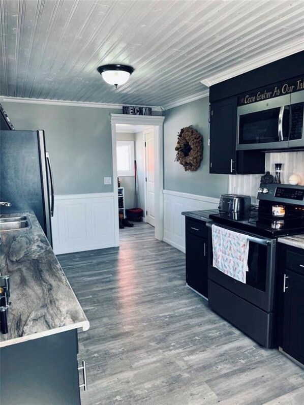 Private kitchen - Twillingate Coastal Retreat w/ Oceanview Rooftop Deck (Icebergs,Whales,Sunsets) (Crow Head)