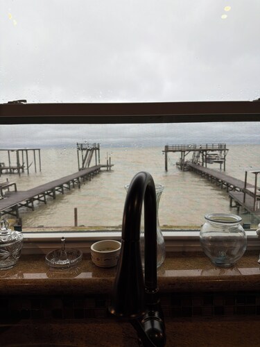 Fantastic Waterfront Bayhouse