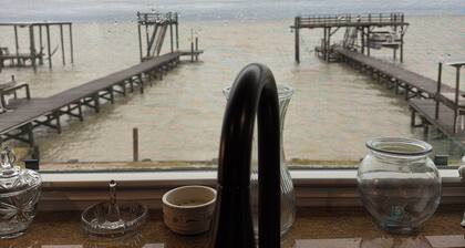 Fantastic Waterfront Bayhouse