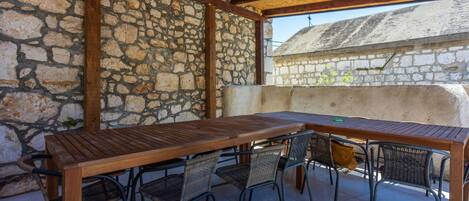 屋外ダイニングエリア