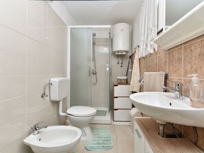 Bathroom - House 1009 by Interhome (Bokordici)