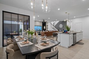 Dining - 9096 Amazing house 6/5 W/Pool Solara Resort (Kissimmee)