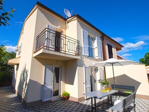 Outdoor dining - House 1092 by Interhome (Pula)