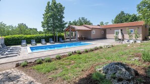 Pool - Villa Eden by Interhome (Drenje)