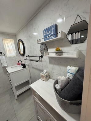 Interior - Experience Nature’s Beauty in the Heart of Town (Crystal River)