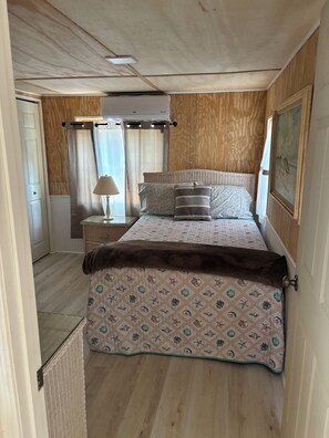 2 makuuhuonetta, silitysrauta/-lauta, ilmainen Wi-Fi, vuodevaatteet