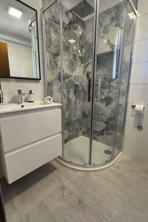 Bathroom - Apartment 1132 by Interhome (Fažana)
