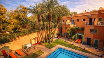 Quarto casal luxo, vista para a piscina | Piscina | Piscina externa