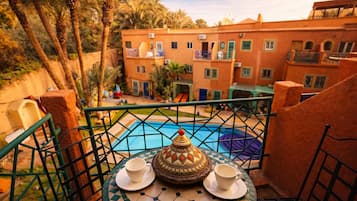 Phòng đôi Deluxe, quang cảnh hồ bơi | Khuôn viên nơi lưu trú
