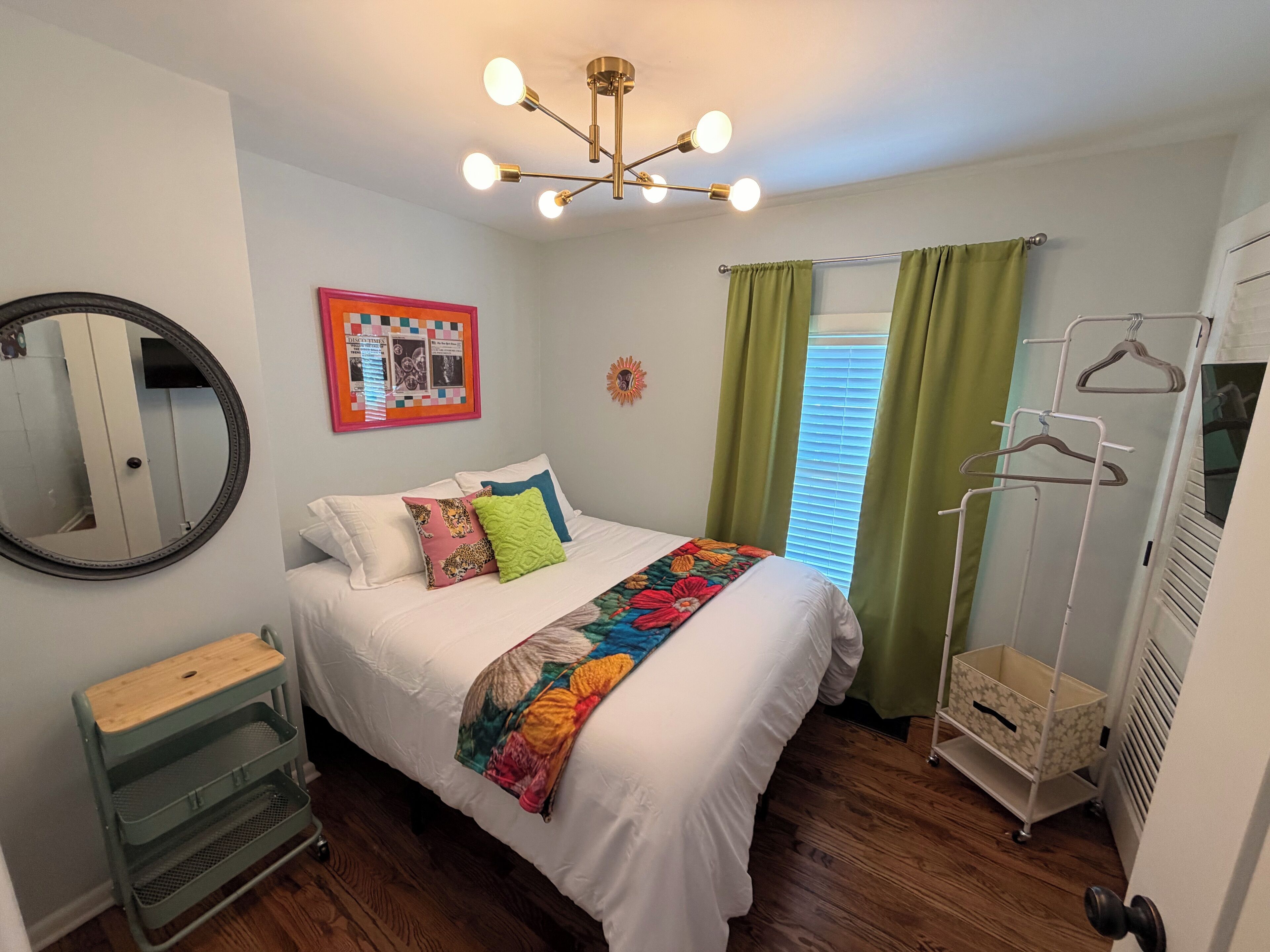 1 chambre, bureau, fer et planche à repasser, Wi-Fi gratuit