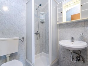 Bathroom - Mandekic 1/2 +1 / HR-09421-02 by Interhome (Crikvenica)