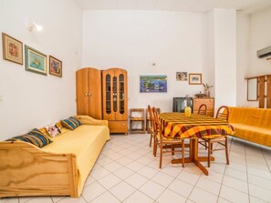 TV - Apartment 1268 by Interhome (Bokordici)