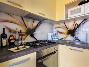 Fridge, microwave, oven, cookware/dishes/utensils - Apartment Hasanec by Interhome (Krk/Njivice)