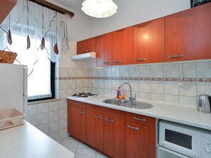 Fridge, microwave, cookware/dishes/utensils - Apartment 1279 by Interhome (Pula/Banjole)