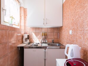 Kühlschrank, Kochgeschirr/Geschirr/Besteck