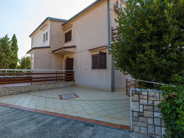 Property grounds - JULIA - SELCE 3 / HR-10014-02 by Interhome (Selce)