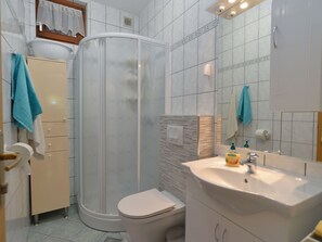 Bathroom - Apartment 1377 by Interhome (Poreč)