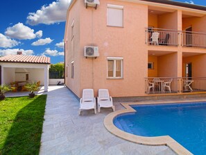 Pool - Apartment 1359 by Interhome (Fažana)