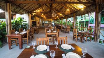 Tempat makan outdoor