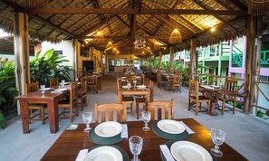 Outdoor dining - Pousada Cajueiro (Santo Amaro do Maranhão)