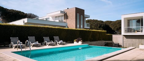 Outdoor pool, a heated pool