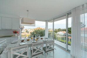 Dining - Villa dos Pinhos - Private Villa w/ Infinity Pool (Óbidos)