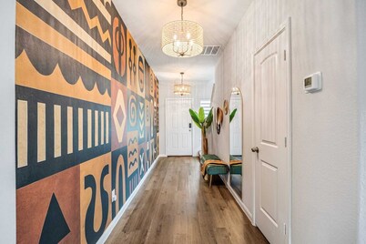 TerracottaHut with Hot Tub and Gameroom near IAH Airport