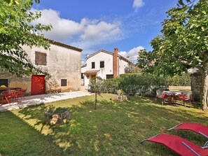 Outdoor dining - House 1378 by Interhome (Pula/Galižana)