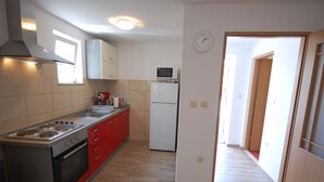 Fridge, microwave, oven, cookware/dishes/utensils - Apartment Bazdaric by Interhome (Krk/Milohnići)