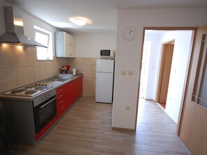 Fridge, microwave, oven, cookware/dishes/utensils - Apartment Bazdaric by Interhome (Krk/Milohnići)