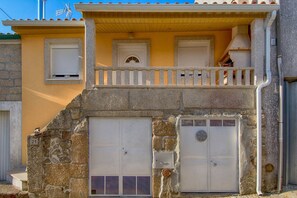 Exterior detail - Refúgio do Canas House (Guarda)