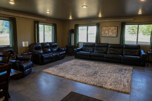 Interior - Large NEW Home - Fraction of Cost - Prime Location (Bedford)