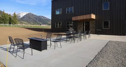 Large NEW Home - Fraction of Cost - Prime Location