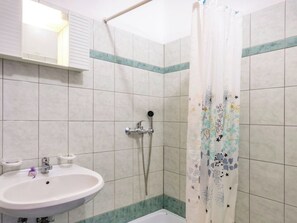 Bathroom - Apartment 1499 by Interhome (Fažana)