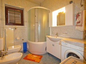 Bathroom - Apartment 1488 by Interhome (Bokordici)