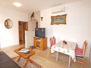 Dining - Apartment 1488 by Interhome (Bokordici)