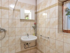 Bathroom - Apartment 1499 by Interhome (Fažana)