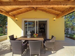Outdoor dining - Villa Mugeba I by Interhome (Dracevac)