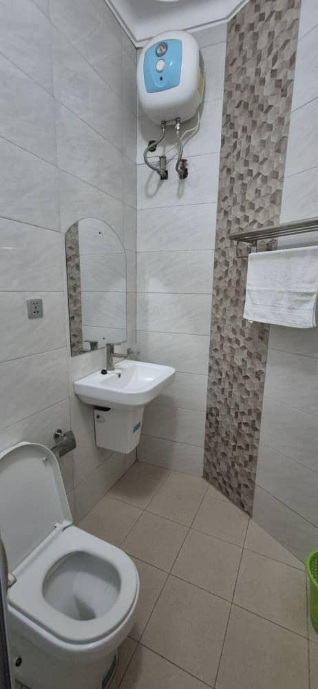 Phòng đôi Tiêu chuẩn | Phòng tắm | Buồng tắm vòi sen, khăn tắm, xà phòng, dầu gội 