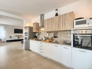 Fridge, microwave, oven, dishwasher - Villa 1522 by Interhome (Cere)